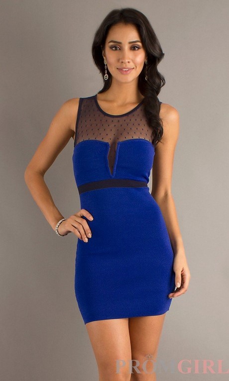 Modelo de vestido azul