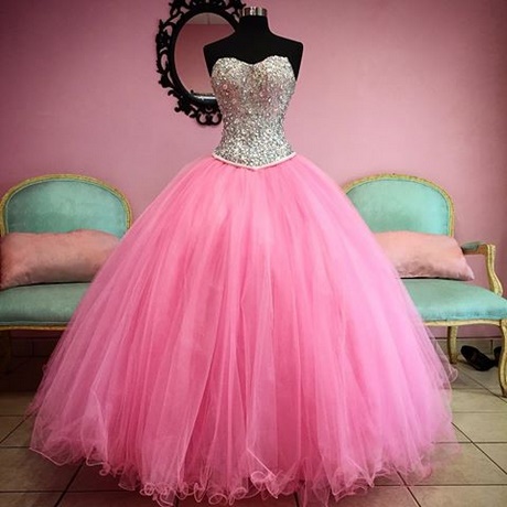 Imagenes de vestidos de xv años modernos 2018