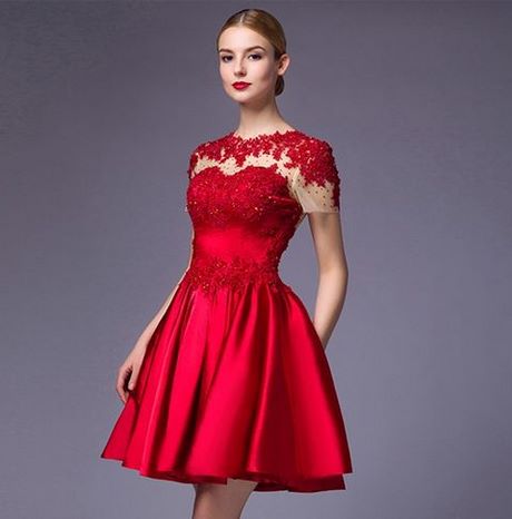 Vestido rojo corto con encaje