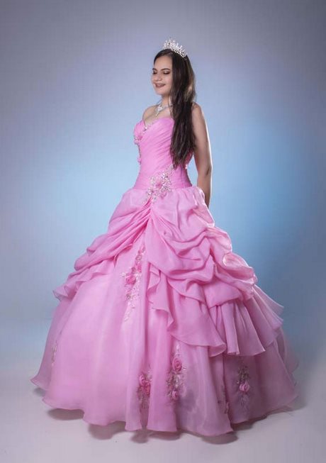 Los mejores diseñadores de vestidos de 15 años