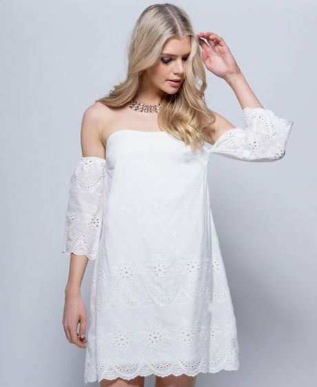 Vestido blanco corto con escote