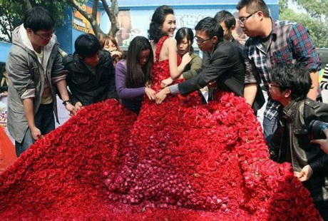 Rosas rojas vestidos