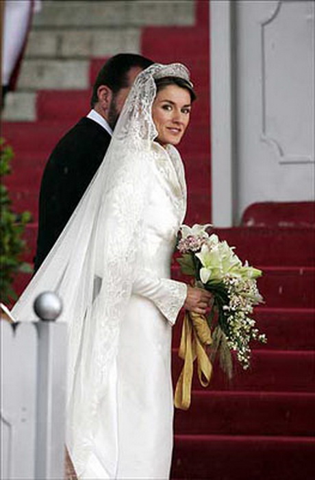 Trajes de novia con mantilla