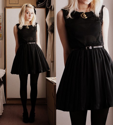 Vestido negro corto con medias