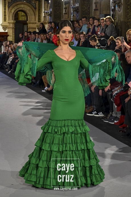 Colores de moda en trajes de flamenca 2021
