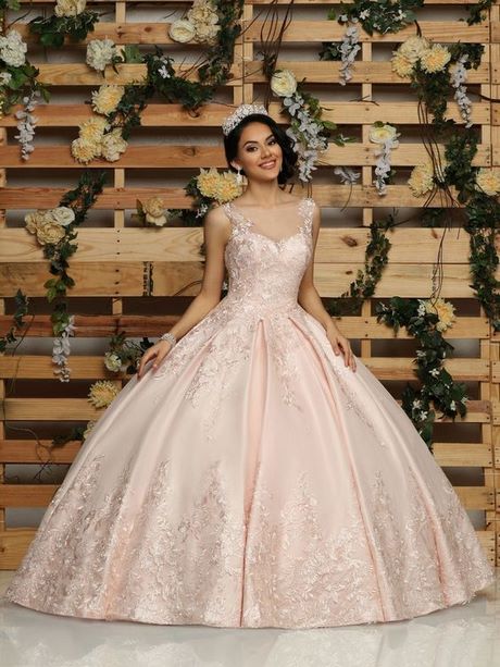 Trajes de quinceañeras 2021