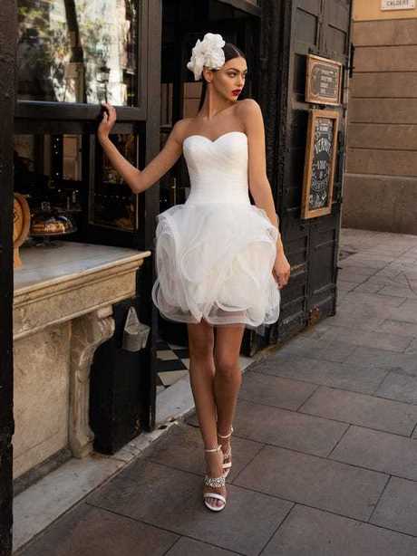 Vestidos de novia sencillos para boda civil 2021