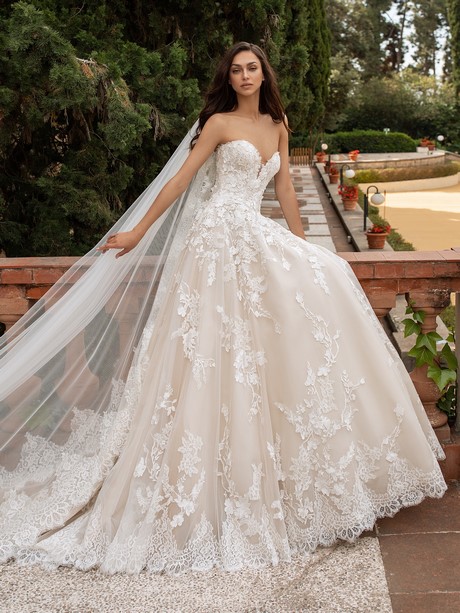 Vestidos de novia corte princesa 2020