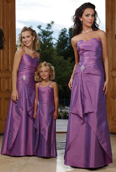 Vestidos morados para damas de honor