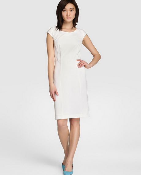 Mujer vestido blanco