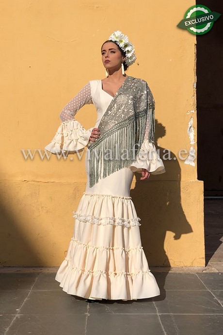 Traje flamenca beige