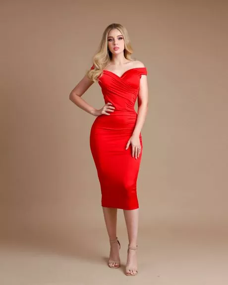 Vestido rojo cocktail 2023