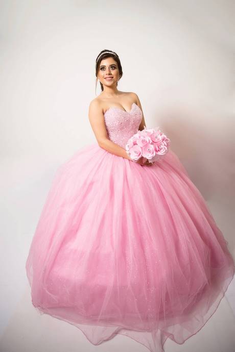 Imagenes de vestidos de 15 años rosados